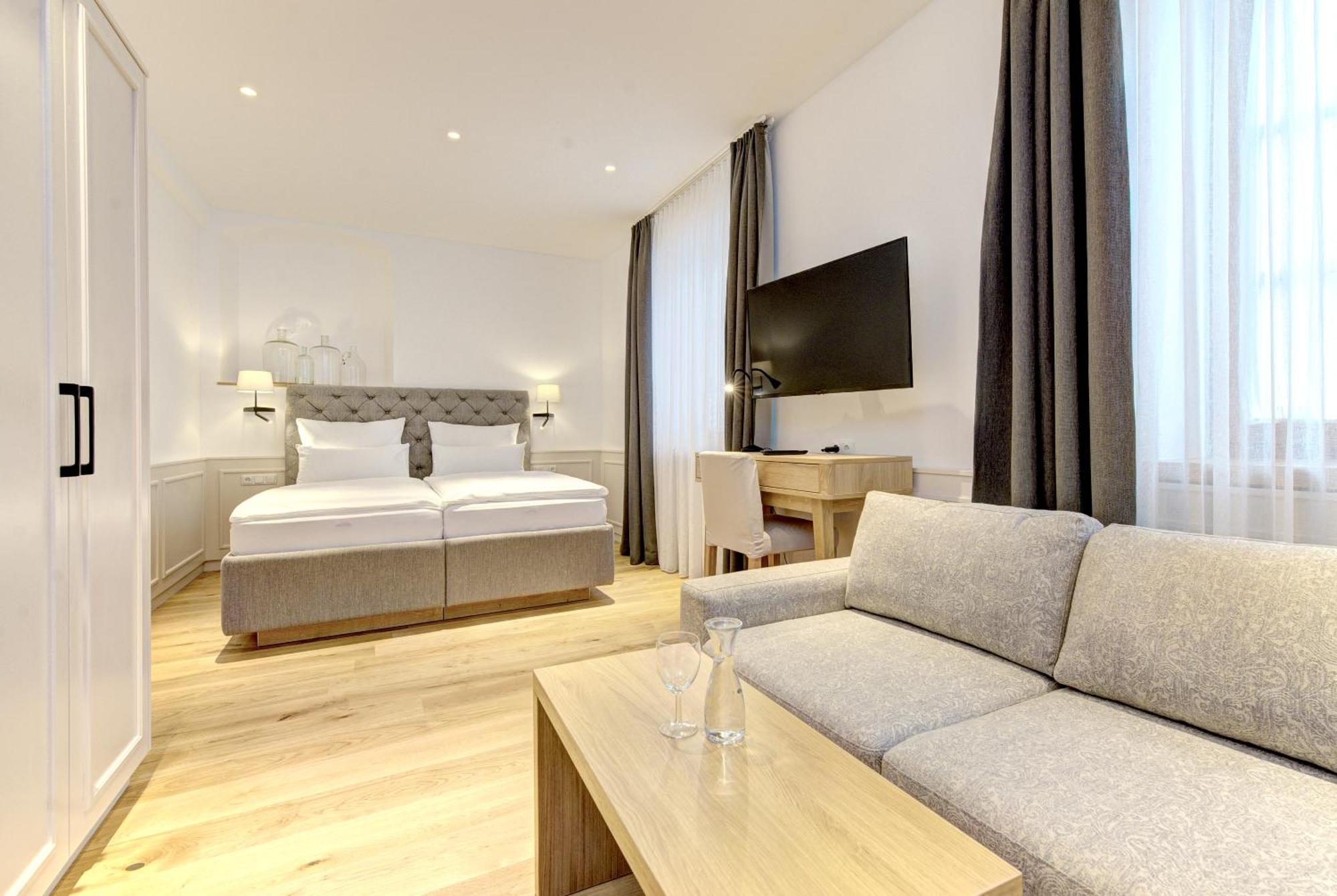 Hotel Gasthof Koenig เครมสมุนส์เตอร์ ภายนอก รูปภาพ