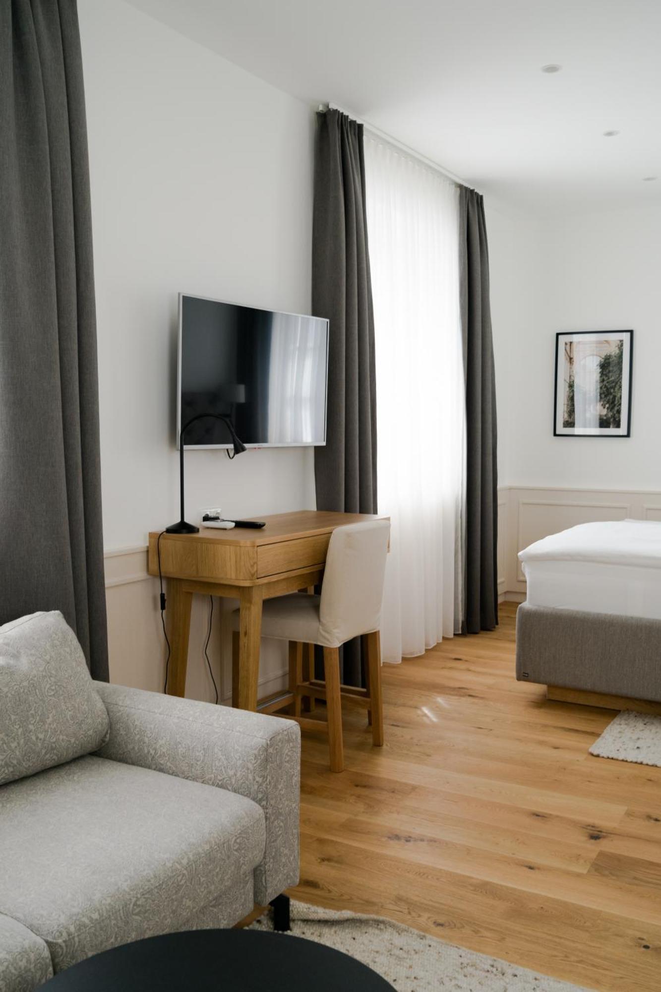 Hotel Gasthof Koenig เครมสมุนส์เตอร์ ภายนอก รูปภาพ