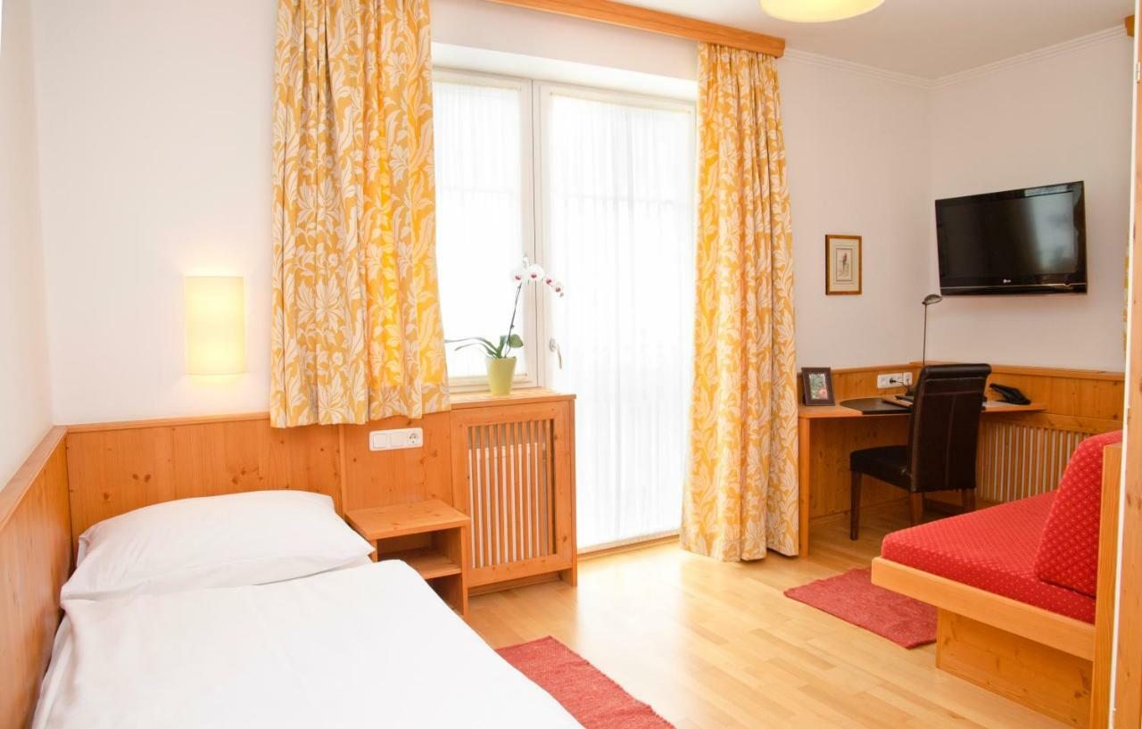 Hotel Gasthof Koenig เครมสมุนส์เตอร์ ภายนอก รูปภาพ